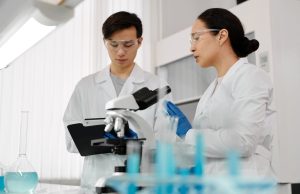 Pompa próżniowa rotacyjna: działanie, zastosowania i dobór