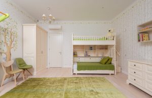 Tapety dziecięce: jak wybrać wzór, który wspiera rozwój i porządek w pokoju dziecka?